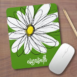 Whimsical Daisy - avocado green trendy script name Mousepad<br><div class="desc">Ein Zen und skurrile zeichn von einem Dissy. Die modernen Linien sind handgezeichnet und mit weißen Blütenblättern und einem gelben Zentrum für die Blume versehen. Der Hintergrund ist ein lebendiges Grün - und der Name ist ein trendiges Skript in Weiß. Sie können einen Namen, ein Monogramm oder einen anderen benutzerdefinierten...</div>