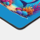Whimsical Dolphin in einem lebendigen Korallenriff Schreibtischunterlage (Ecke)