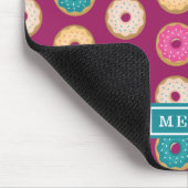 Whimsical Doughnut Pattern auf Lila Mousepad (Ecke)