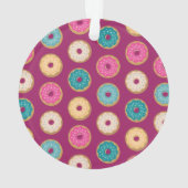 Whimsical Doughnut Pattern auf Lila Ornament (Rückseite)