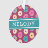 Whimsical Doughnut Pattern auf Lila Ornament (Vorderseite)