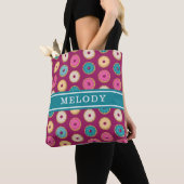 Whimsical Doughnut Pattern auf Lila Tasche (Von Nahem)
