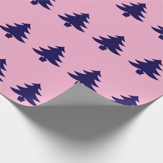 Whimsical Dunkelblaue Weihnachtsbaumen auf Light P Geschenkpapier (Ecke)