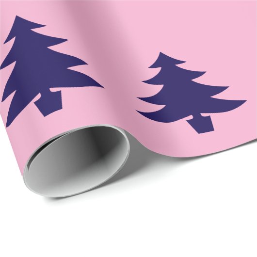 Whimsical Dunkelblaue Weihnachtsbaumen auf Light P Geschenkpapier (Rolleneckpunkt)
