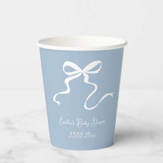 Whimsical Dusty Blue Bow Baby Dusche Pappbecher (Rückseite)