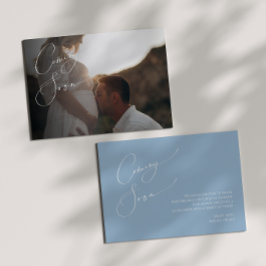 Whimsical Dusty Blue Schwangerschaft Ankündigung