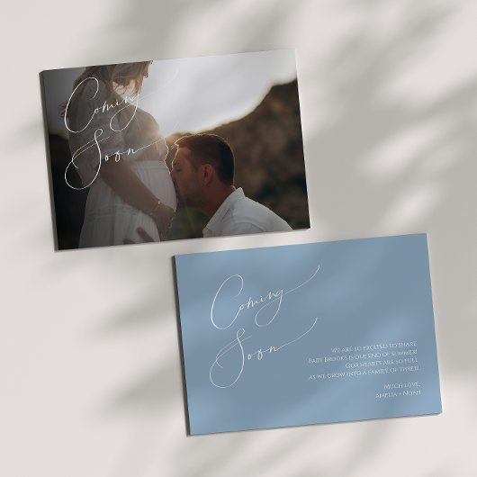 Whimsical Dusty Blue Schwangerschaft Ankündigung