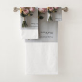 Whimsical Elegance: Eine Portrait Inspiriert Hochz Badhandtuch Set (Insitu)