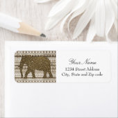 Whimsical Elephant Tribal Muster auf Holzdesign (Insitu)