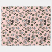 Whimsical Elf and Bird Pattern on Pink Fleecedecke (Vorderseite (Horizontal))