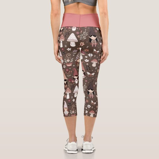 Whimsical Fair Gnomes and Mushrooms Personalized Capri Leggings (Rückseite)