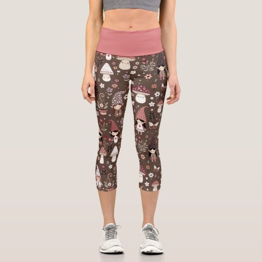 Whimsical Fair Gnomes and Mushrooms Personalized Capri Leggings (Vorderseite)