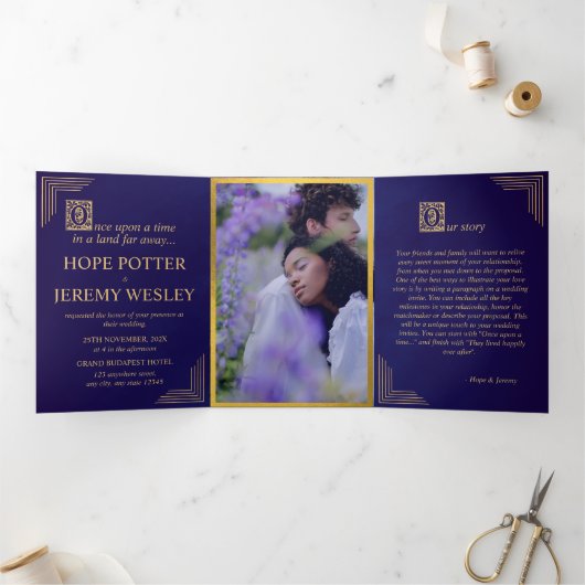 Whimsical Fairy Tale Book Gold Lila Velvet Dreifach Gefaltete Einladung (Innenseite)