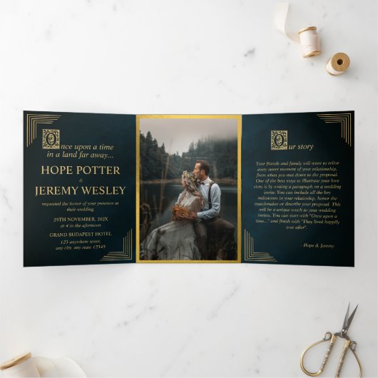 Whimsical Fairy Tale Book Gold Smaragd Magisch Dreifach Gefaltete Einladung (Innenseite)