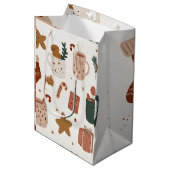 Whimsical Festive Christmas Pattern Gift Bag Mittlere Geschenktüte (Vorderseite Schrägansicht)