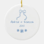 Whimsical First Weihnachten verheiratet handgezeic Keramik Ornament (Hinten)