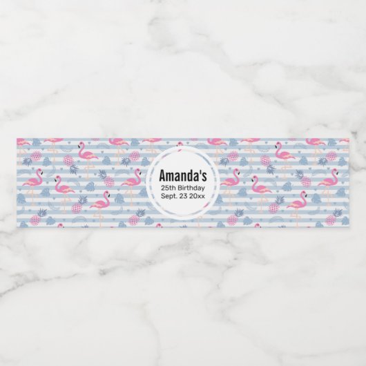 Whimsical Flamingo & Ananas Muster Geburtstag Wasserflaschenetikett (Einzelnes Label)