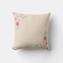 Whimsical Floral and Butterfly Akzente auf Creme Kissen