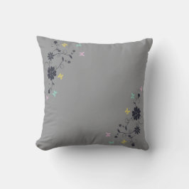 Whimsical Floral and Butterfly Akzente auf Grau Kissen