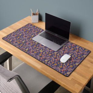 Whimsical Floral Design mit Reben auf violettem Hi Schreibtischunterlage