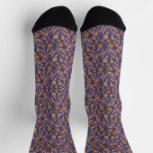 Whimsical Floral Design mit Reben auf violettem Hi Socken (Oben)