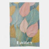 Whimsical Foliage: Pastellfarben Blätter Handtuch (Vertikal)
