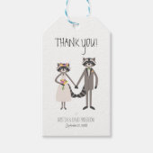 Whimsical Forest Raccoons Rustikale Hochzeitsmarke Geschenkanhänger (Vorderseite)