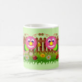 Whimsical Garden Bug Green Fence Funky Niedlich Ki Verwandlungstasse (Mittel)