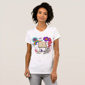 Whimsical Girl Buch Hund Regenbogenpilze Blütenblü T-Shirt (Vorne ganz)