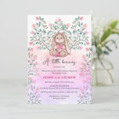Whimsical Girl Bunny Floral Baby Dusche Einladung (Stehend Vorderseite)