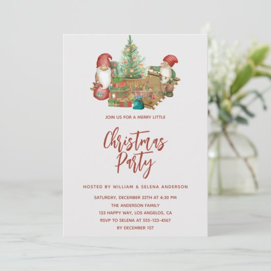 Whimsical Gnome & Christmas Tree Feier Einladung (Stehend Vorderseite)