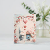 Whimsical Gnome Liebe: Adorable Valentine's Day Ar Postkarte (Stehend Vorderseite)