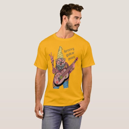 Whimsical Gnome with Peace Guitar, Groovy 60s Vibe T-Shirt (Vorne ganz)