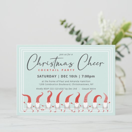 Whimsical Gnomes Weihnachts Cheer Cocktail Party Einladung (Stehend Vorderseite)