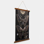 Whimsical Gothic Death's Head Moth Wandteppich Mit Holzrahmen (Gewinkelt)