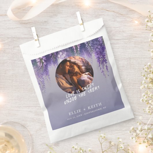 Whimsical Gradient Lila Blumenzwiebeln Foto Hochze Geschenktütchen (Ausgeschnitten)