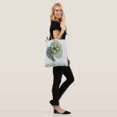Whimsical Green & Blue Floral mit spielerischem De Tasche (Am Model)