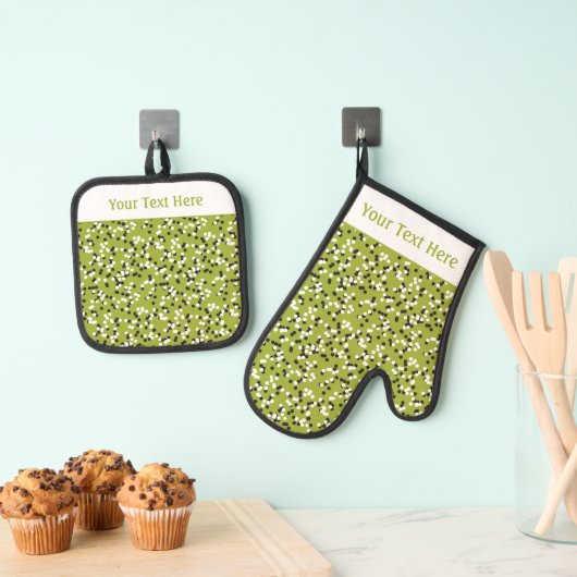 Whimsical Green Polka Dot Doodles Pattern Ofenhandschuh & Topflappen-Set (Insitu (Hängend))