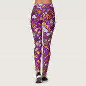 Whimsical Halloween Designs auf lila Leggings (Rückseite)