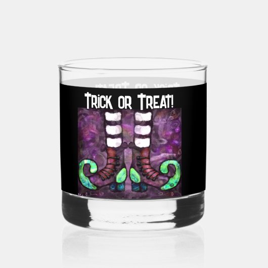 Whimsical Halloween Hexenstiefel Lila grün Whiskyglas (Rückseite)