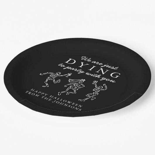 Whimsical Hand Drawn Skeletons Halloween Party Pappteller (Schrägansicht)