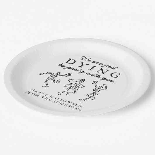 Whimsical Hand Drawn Skeletons Halloween Party Pappteller (Schrägansicht)