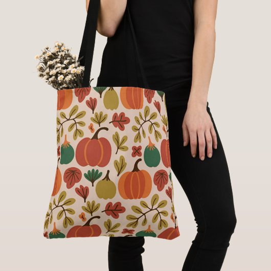 Whimsical Hand Gezeichnet Fall Halloween Pumpkin Tasche (Von Nahem)