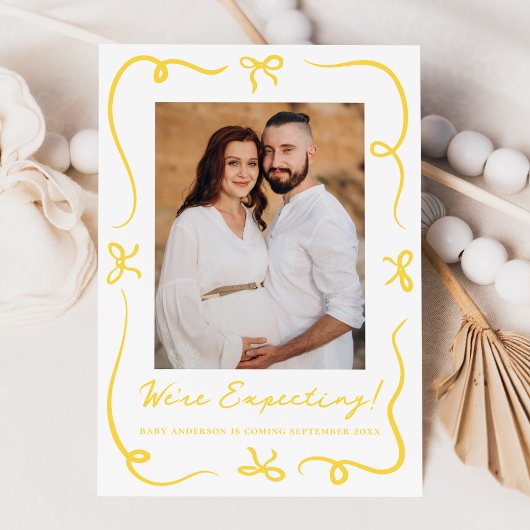 Whimsical Hand Gezeichnet Gelbe Bogen 2 Foto Schwa Ankündigung