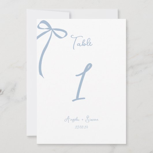 Whimsical Hand gezeichnete Bow Dusty Blue Tischnum (Vorderseite)