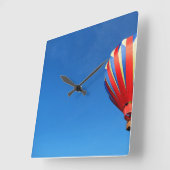 Whimsical Hot Air Ballon Quadratische Wanduhr (Winkel)