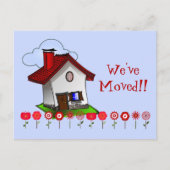 Whimsical House und Blume "We ve Moved" Postkarte (Vorderseite)