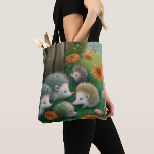 Whimsical Igel Family Picnicken im Garten Tasche (Von Nahem)