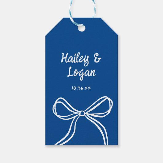 Whimsical Illustriert Bow Moderne Fun Wedding Geschenkanhänger (Vorderseite)