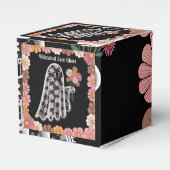 Whimsical Lace Ghost Illustration mit floral Geschenkschachtel (Vorderseite)